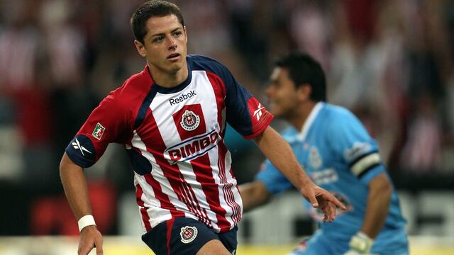 Chicharito en su etapa con Chivas.