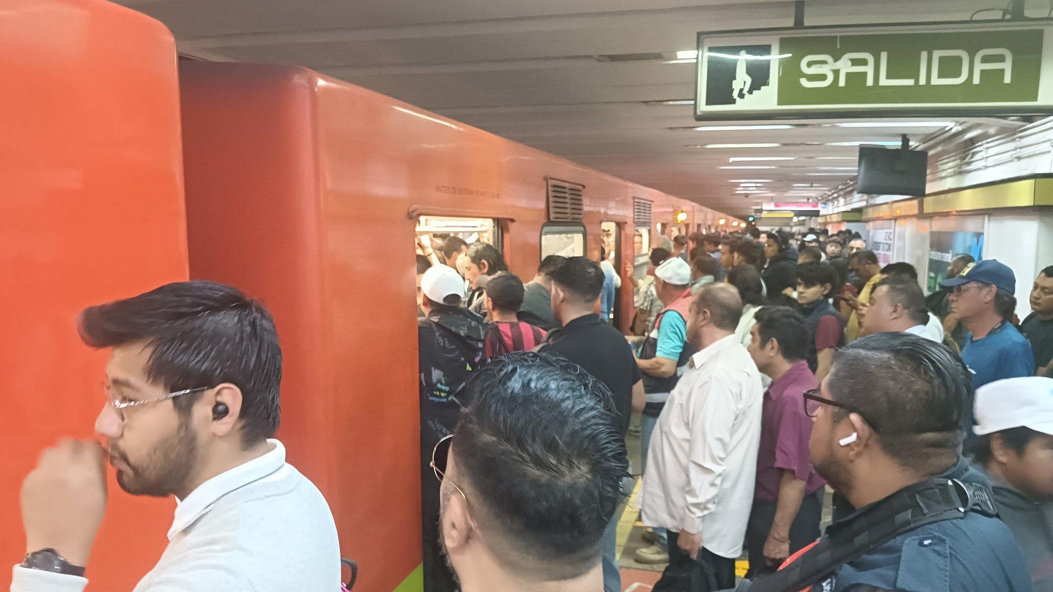 Metro CDMX hoy 21 de mayo: Retiran paraguas de las vías en Línea 3; desalojan unidad en Línea 7