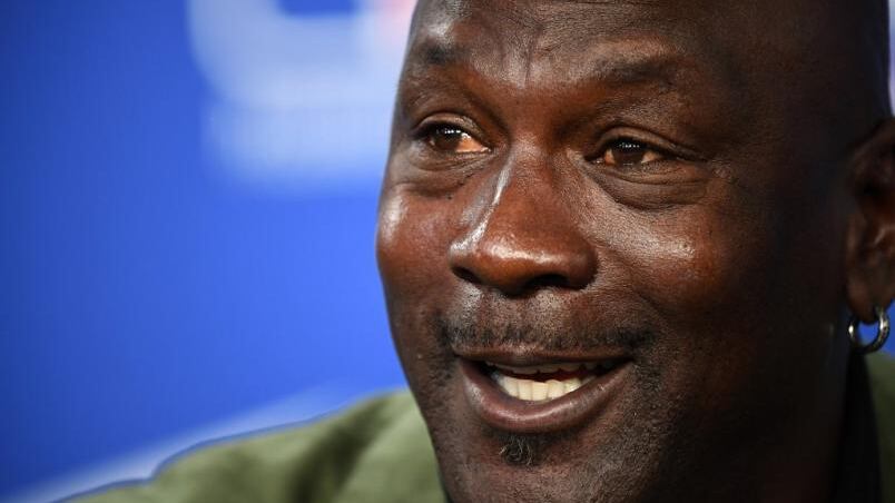 Michael Jordan dona 40 millones de pesos para ayuda alimentaria