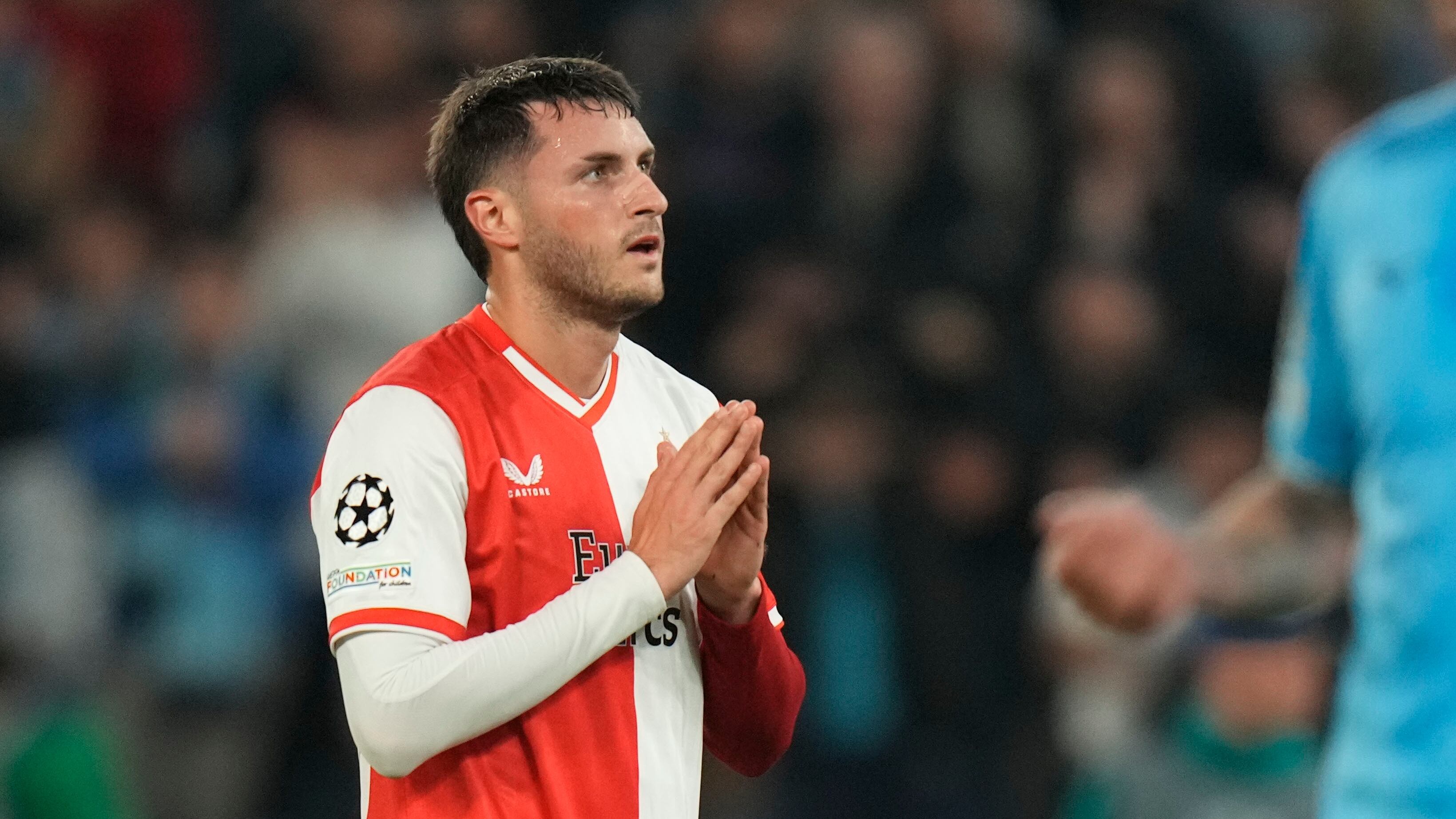 Santiago Giménez, a una firma de llegar al AC Milan; ya hay acuerdo con Feyenoord