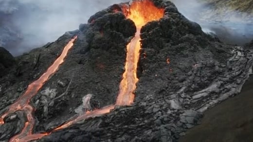 VIDEO: Despierta volcán tras 800 años; erupción provoca ríos de lava en Islandia