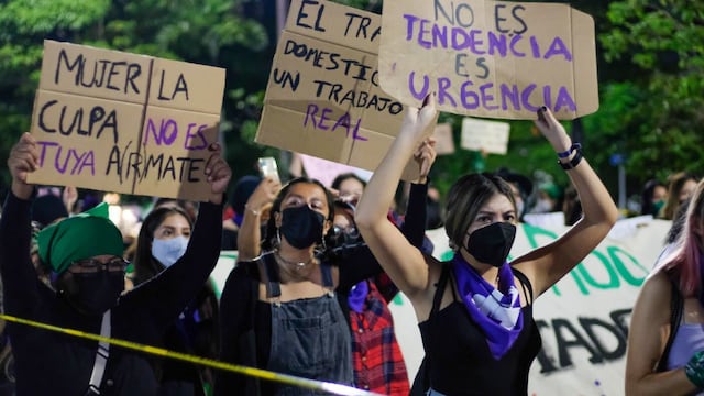 Marcha de mujeres contra la violencia