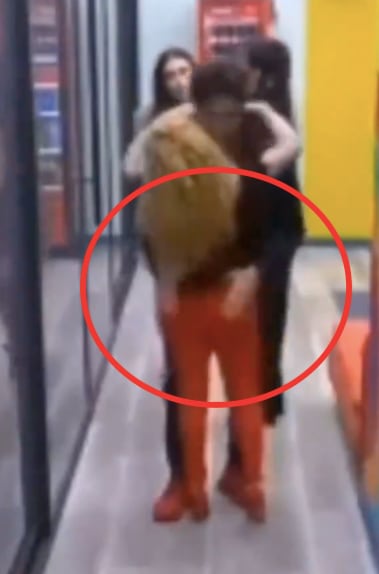 Sian Chiong toquea sin consentimiento a Briggitte Bozzo