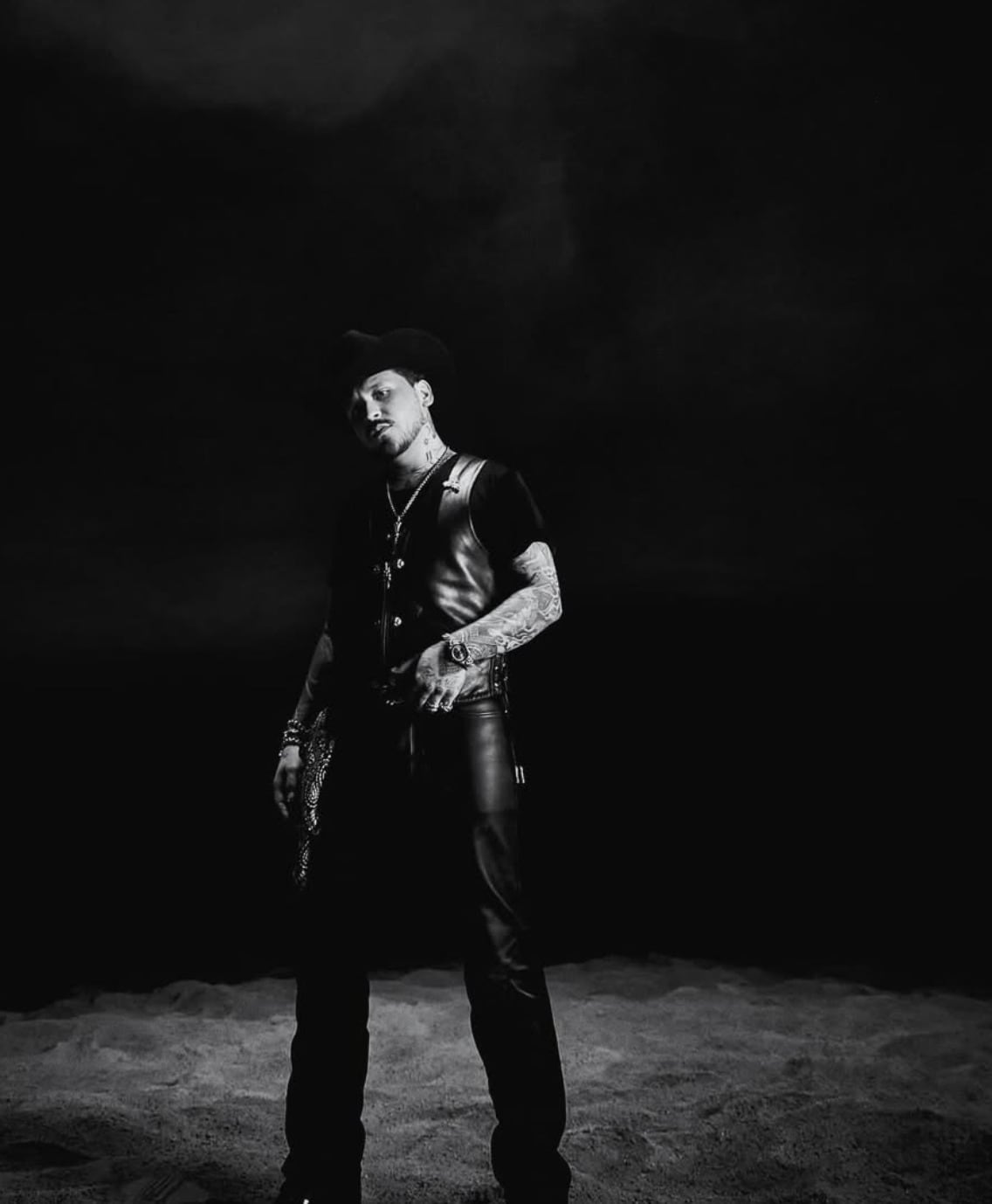 Christian Nodal comparte fotos en su etapa como forajido