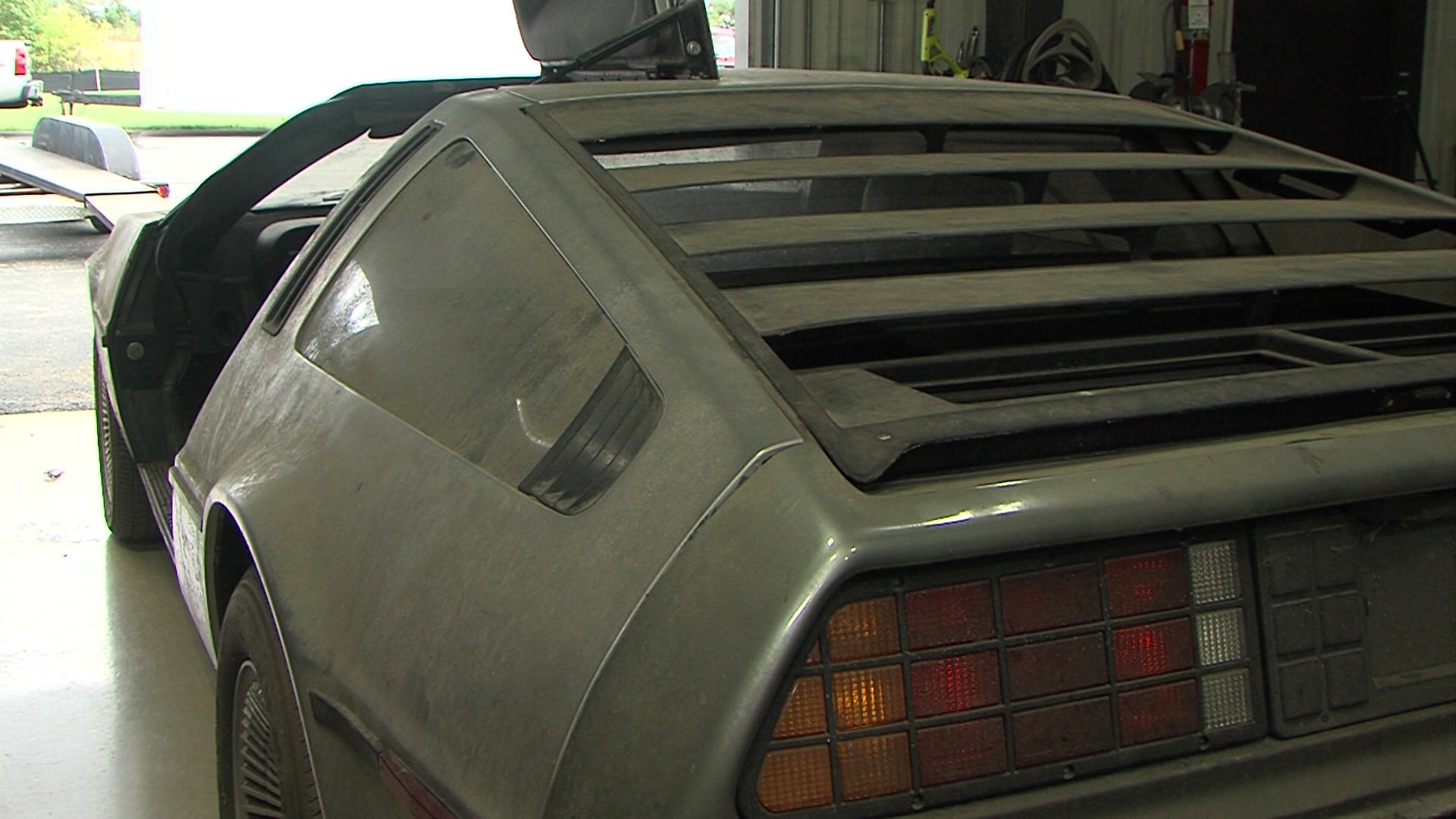 DeLorean DMC-12