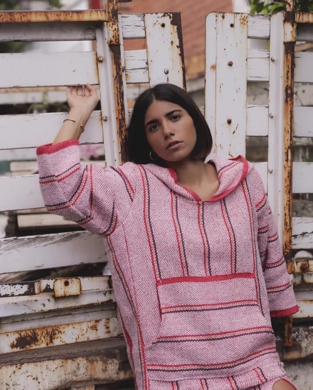 Sudadera de jerga que vende marca mexicana
