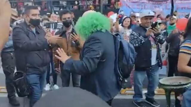 ¿Brozo en marcha de AMLO?