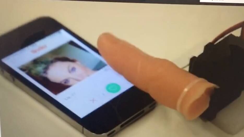 Dedo Tinder.
