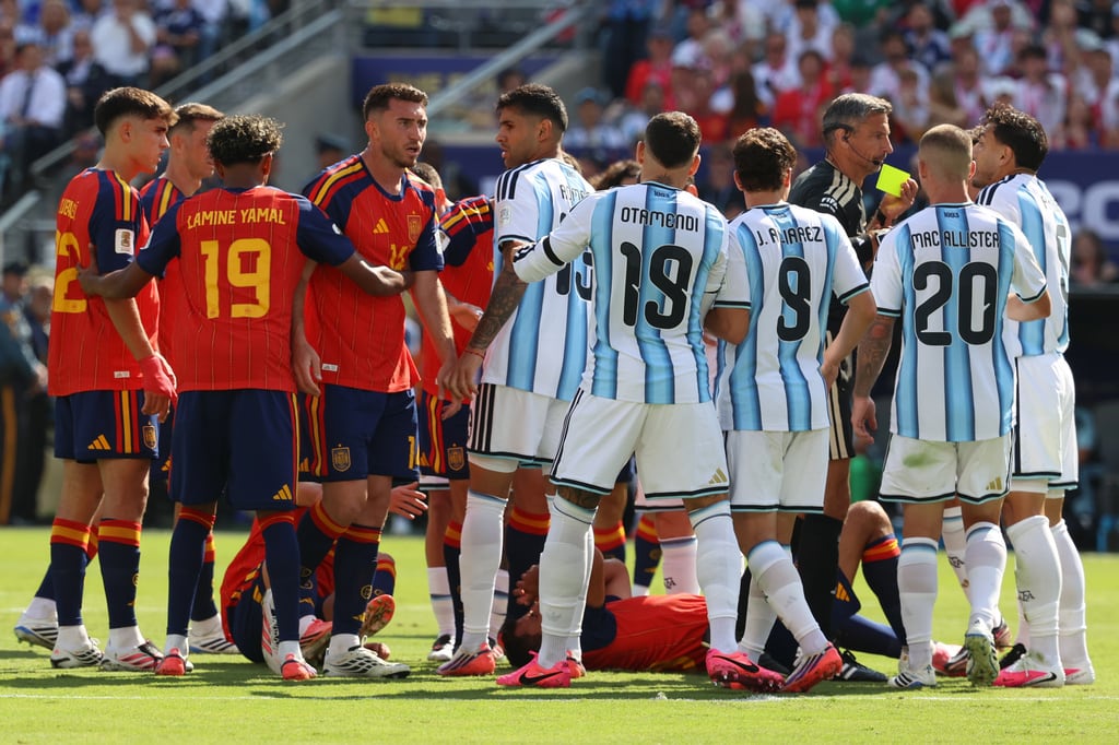 Leandro Paredes agrede a Gavi y Eric García tras la final del Mundial 2026.