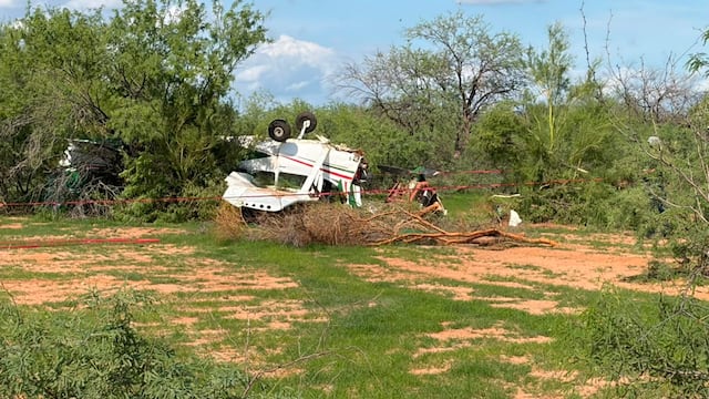 Desplome de aeronave cerca del Rancho El Charolais, en Hermosillo, deja tres heridos