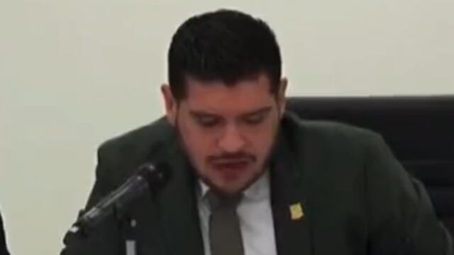 Se burlan de José Alberto Granados Fávila, diputado de Morena en Tamaulipas, por trabarse al leer