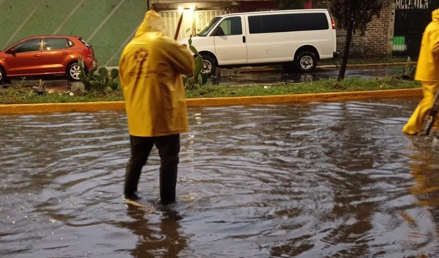 Lluvias inundan Iztapalapa esta noche: así quedaron las calles