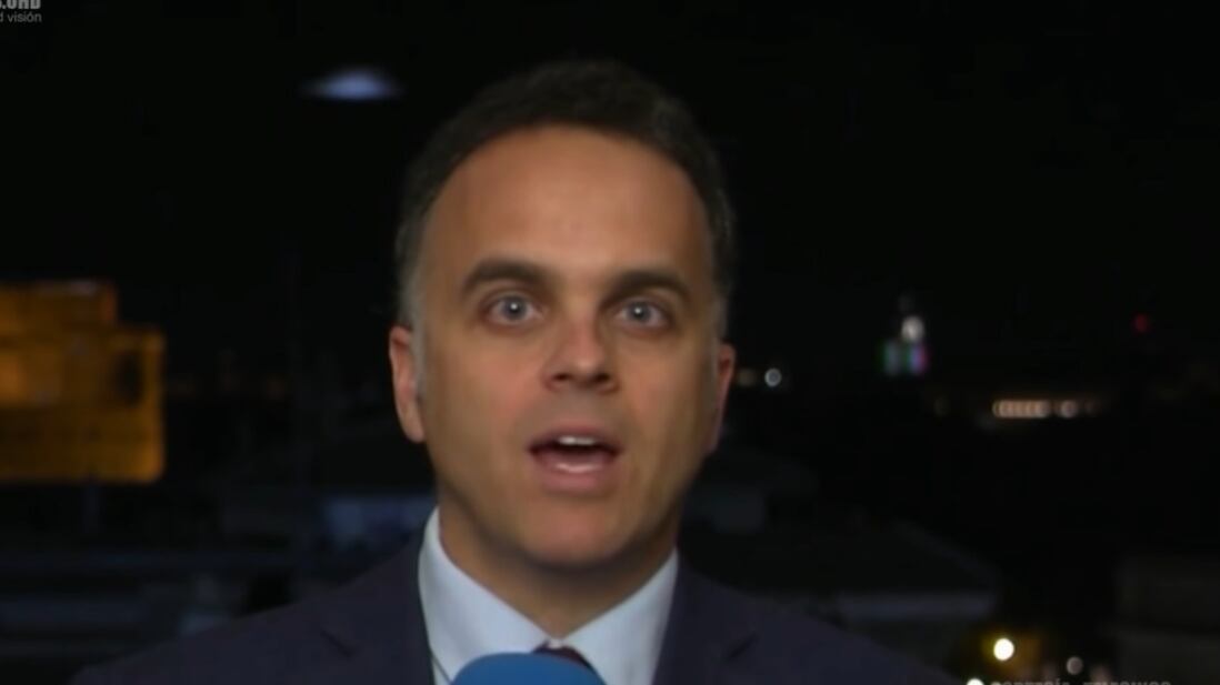Captan OVNI durante la transmisión de un noticiero en Italia