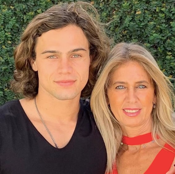 María José junto a su hijo