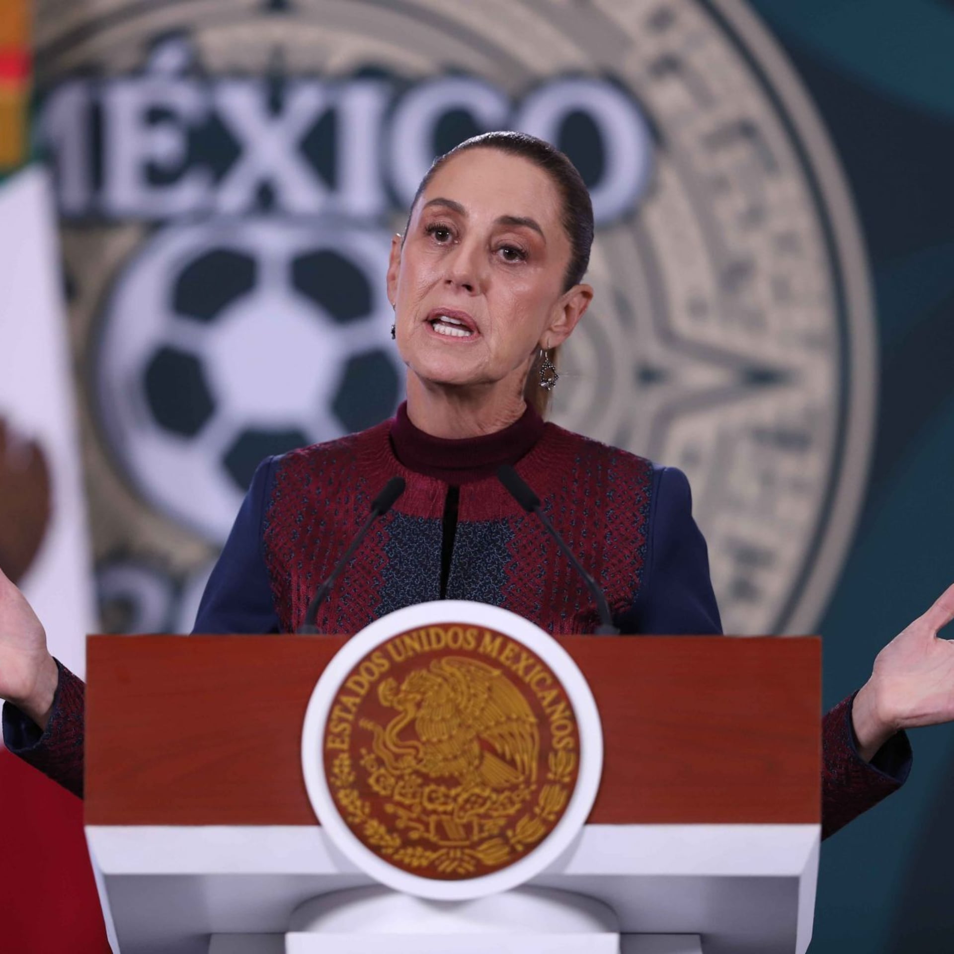 Sheinbaum acusa insultos de oposición contra reforma electoral