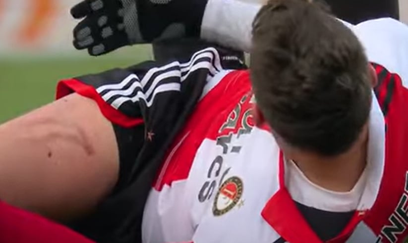 Marca que dejó la falta sobre Santiago Giménez