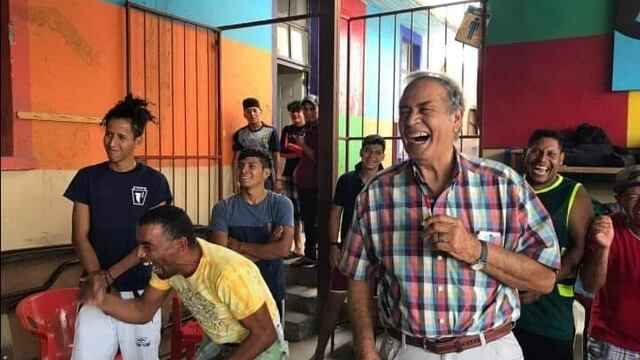 Padre Pedro Pantoja y migrantes