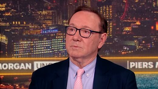 Kevin Spacey sin dinero le debe millones a sus abogados, pero no le queda otra que volver a trabajar como actor