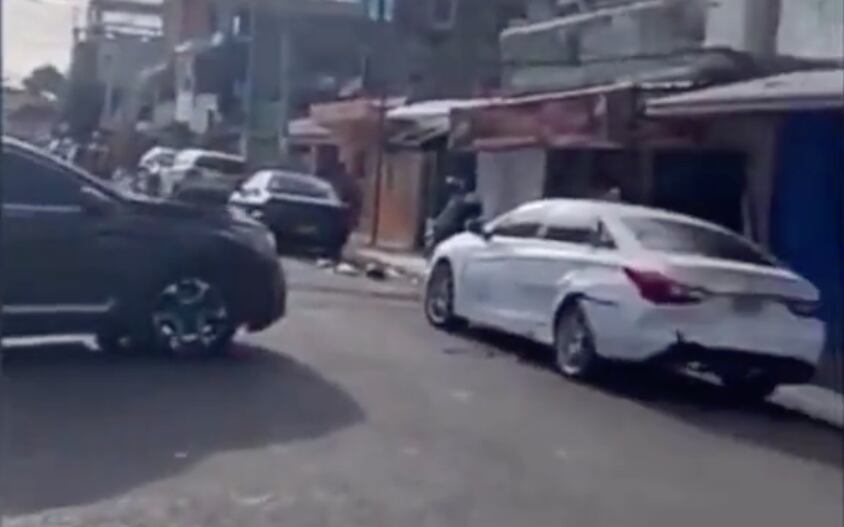 Choque entre la camioneta y el carro