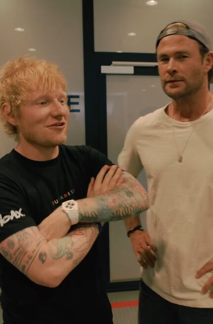Chris Hemsworth se convierte en el baterista de Ed Sheeran en su concierto de Rumania
