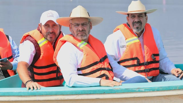 Alfredo Ramírez Bedolla en lago de Pátzcuaro