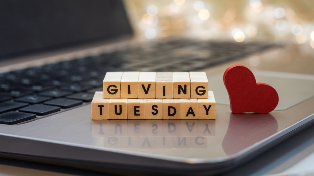 bonitas frases para dar un regalo en el Día para Dar o Giving Tuesday