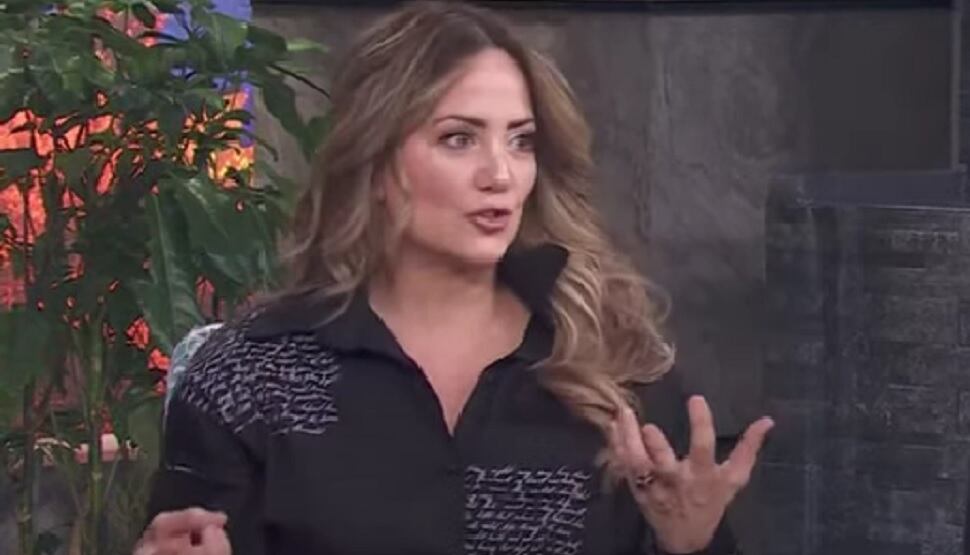 Andrea Legarreta defiende a Azela Robinson