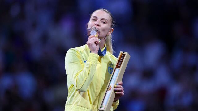 Esgrimista ucraniana, Olga Kharlan dedica medalla de Juegos Olímpicos Paris 2024 a atletas ucranianos muertos por la guerra
