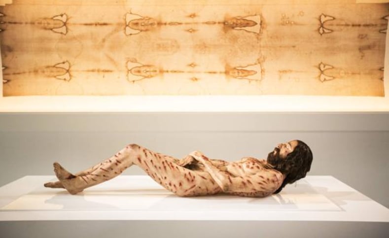 Cuerpo hiperrealista de Cristo