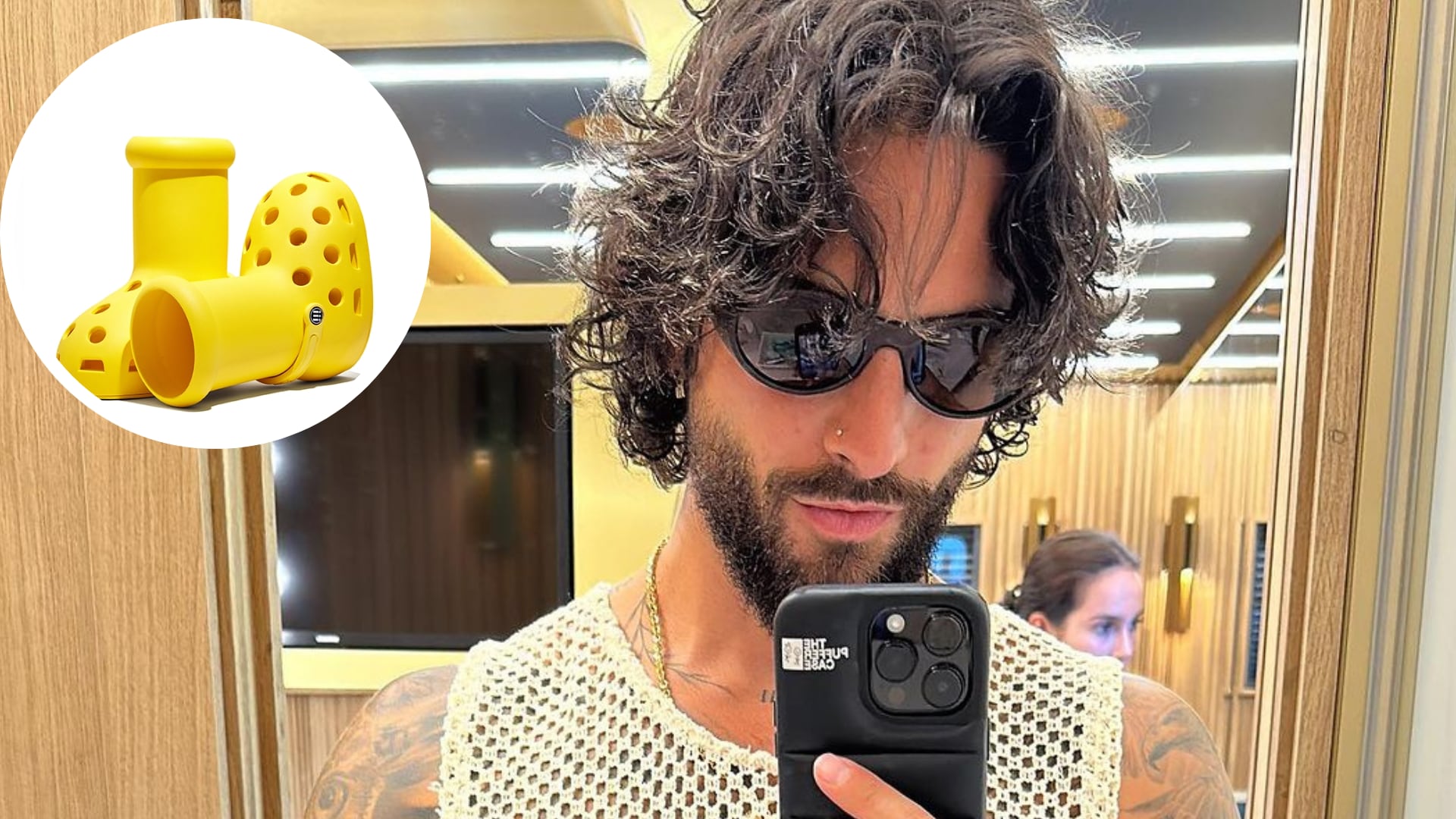 Maluma presume sus MSCHF x Crocs Big Yellow Boots y las fotos dejan claro que las ama