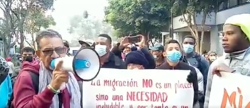 Captura de video de la caravana migrante en las oficinas de la Comar