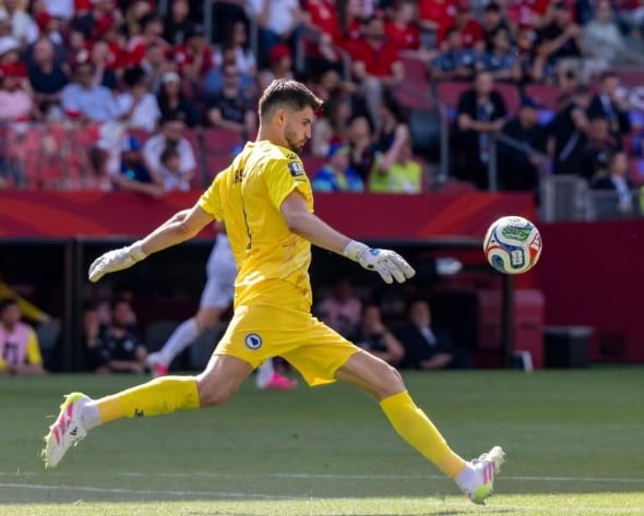 Nikola Vasilj, portero de Bosnia