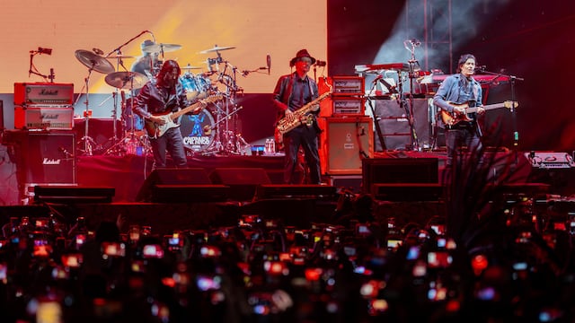 Caifanes reúne a más de 120 mil personas
