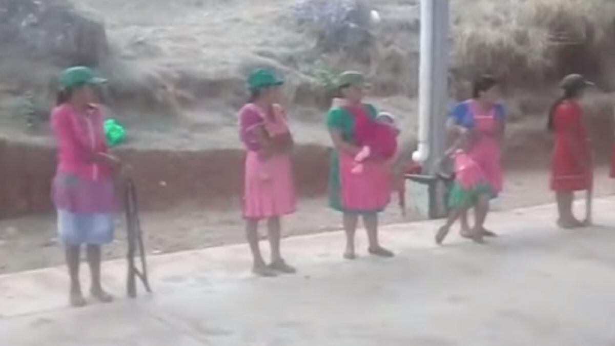 Difunden videos de madres con bebés en brazos como Policías Comunitarios en Guerrero