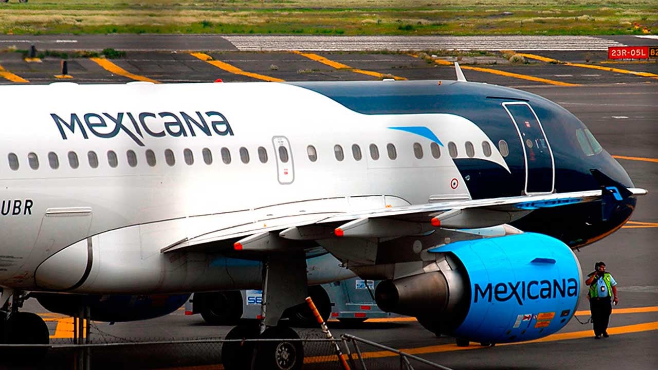 AMLO busca comprar marca de Mexicana de aviación
