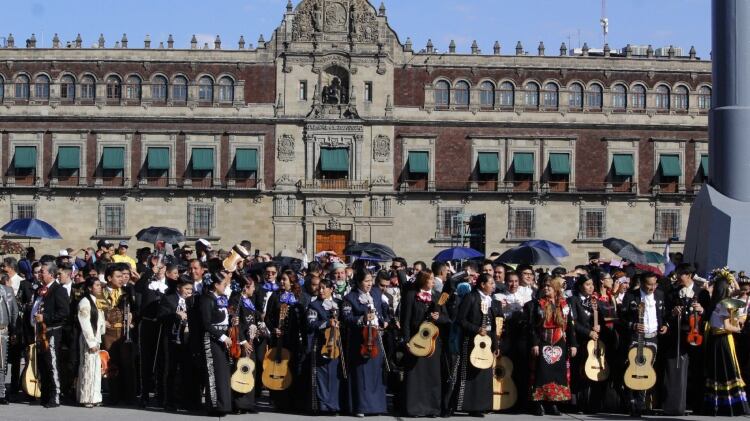 Mariachis de CDMX superan a los de Guadalajara y rompen récord Guinness