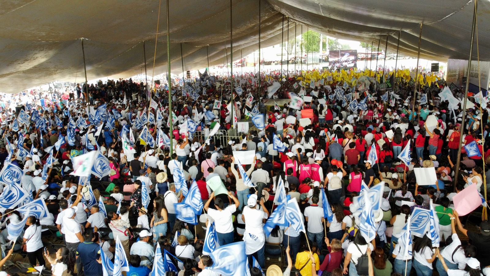 Alejandra del Moral visita Atizapán de Zaragoza en su primer día de campaña