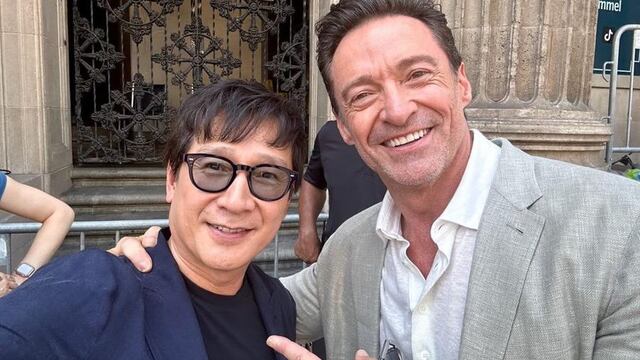 Ke Huy Quan y Hugh Jackman