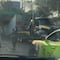 ¿Qué pasó en Viaducto hoy 20 de abril? Un tráiler cargado con camarón se atoró en bajo puente sobre Eje Central