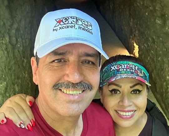 Mamá de Eduin Caz y su esposo