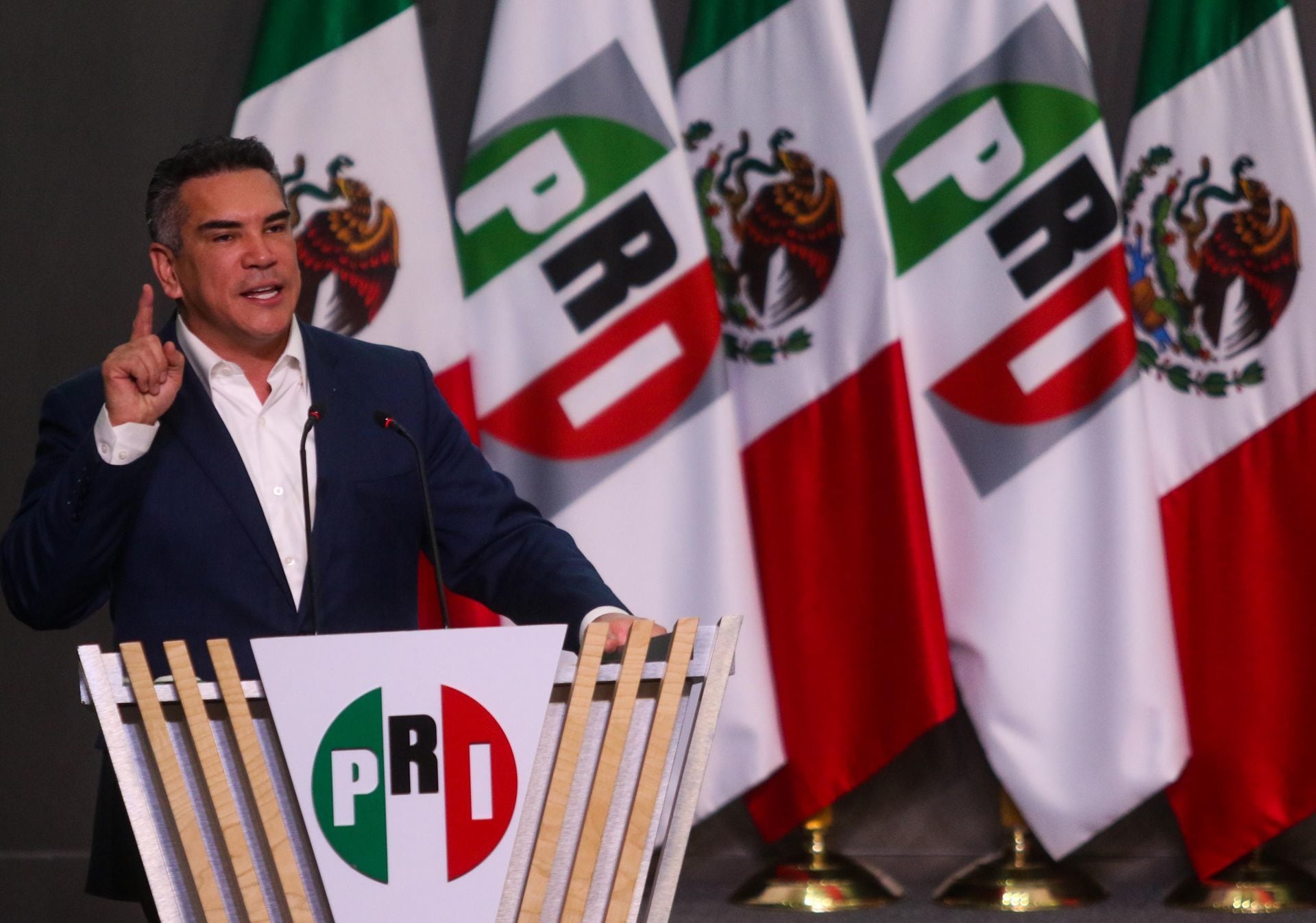 En un foro con exdirigentes del tricolor, Alejandro Moreno aseguró que México va a conocer al mejor del PRI de la historia.