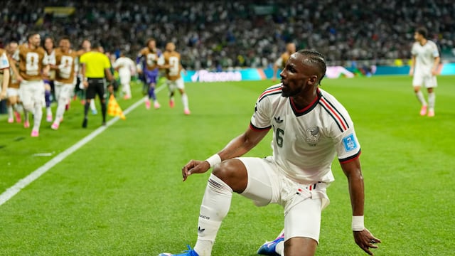 Histórico: Julián Quiñones iguala a Chicharito con dos goles en un mismo Mundial.
