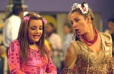 Lorena de la Garza y Consuelo Duval como Nacasia y Nacaranda