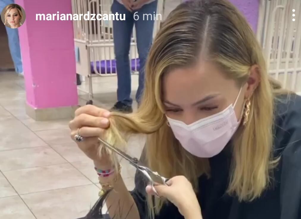 Mariana Rodríguez se corta el cabello