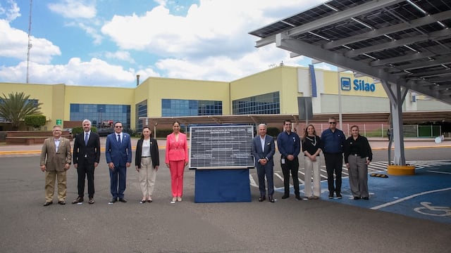 Libia Dennise inaugura paneles solares en General Motors Silao y arranca canje de armas 2026.