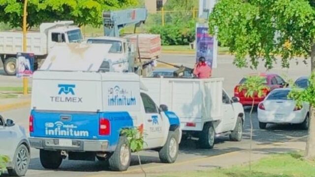 Camioneta de Telmex en Culiacán.