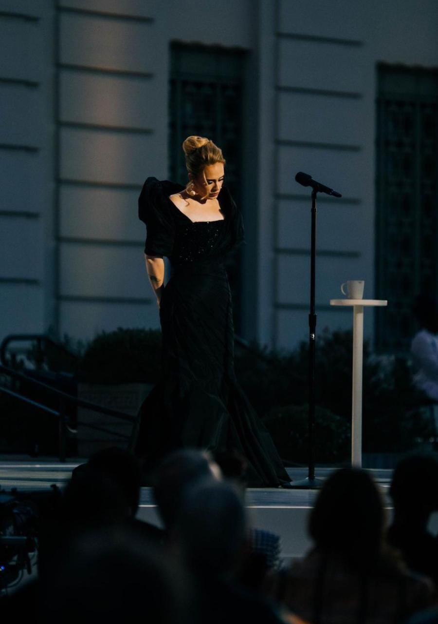 Adele, 30