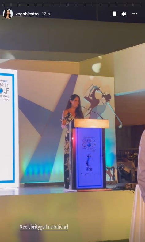 Joanna Vega-Biestro conduce evento.