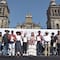 VIDEO: Clara Brugada entrega becas de transporte para universitarios desde el Zócalo de la CDMX