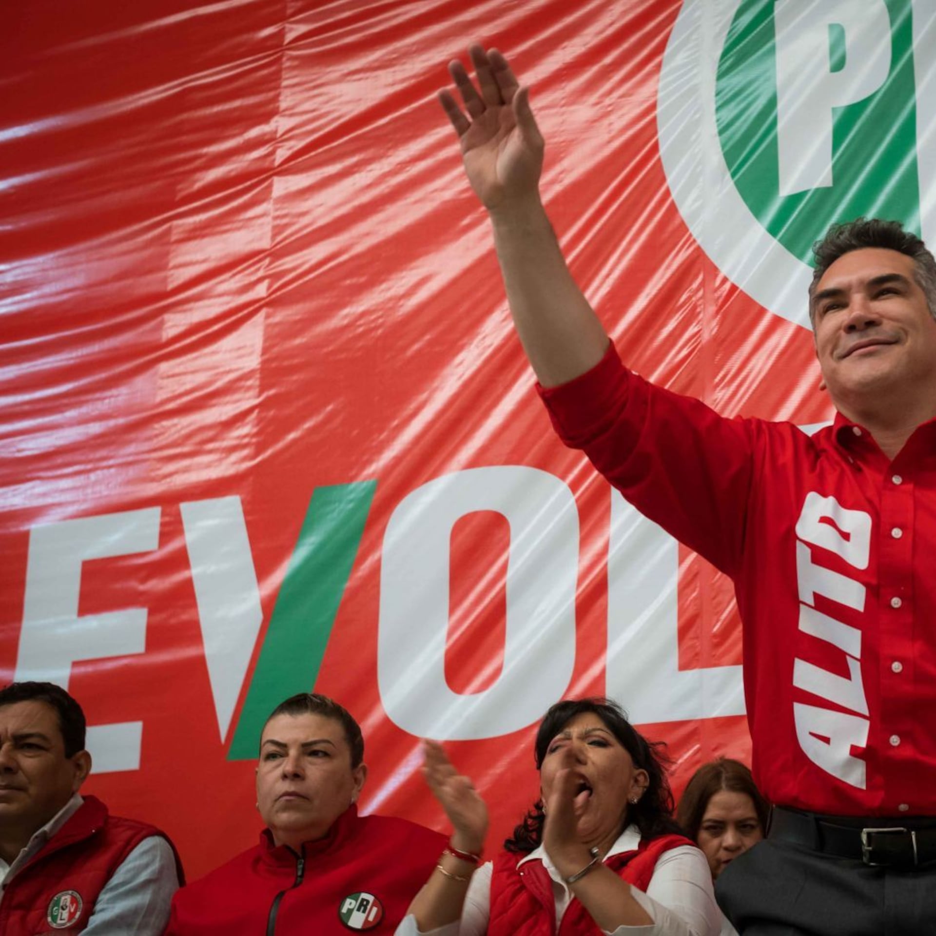El PRI no canta mal las rancheras